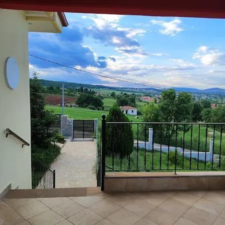 فيلة House With View